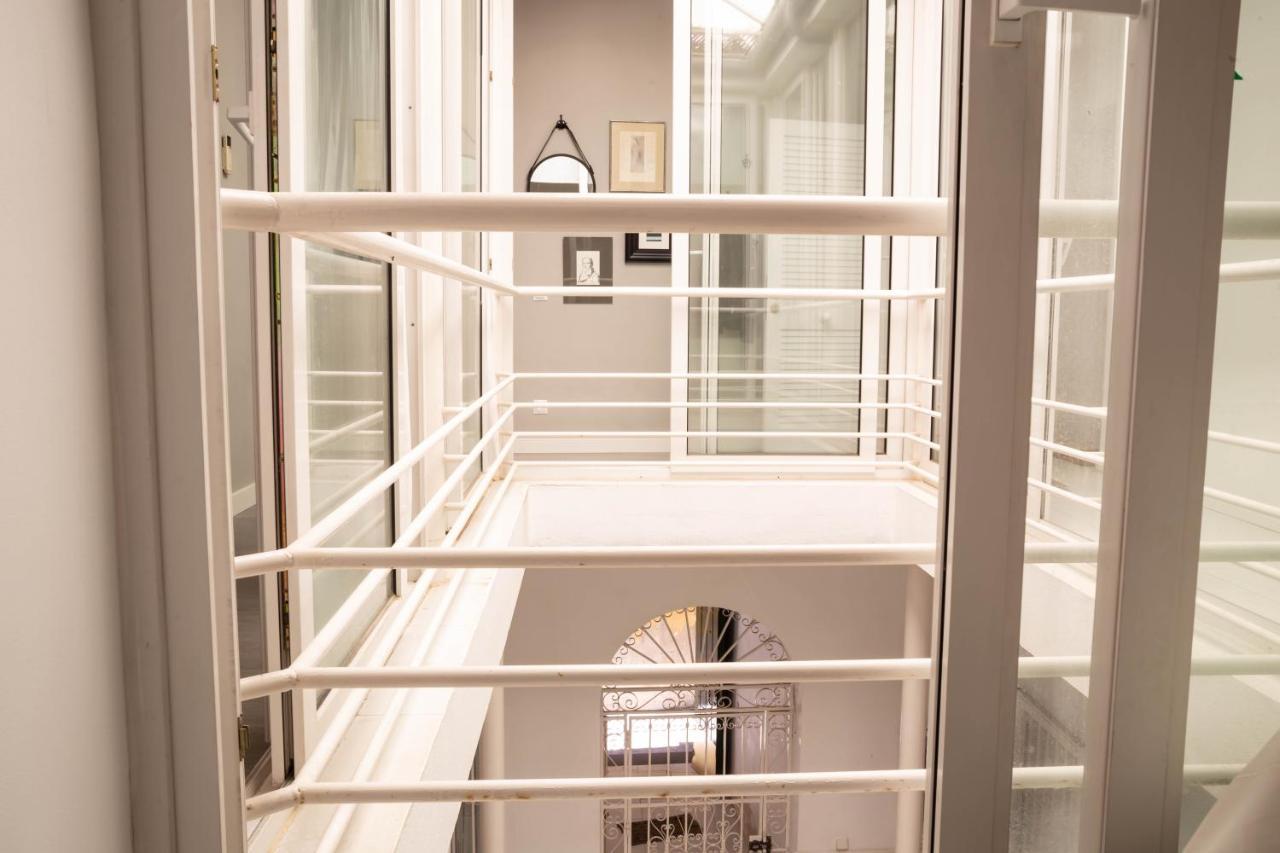 Behouse Santa Cruz Sevilla